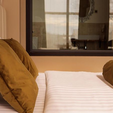 Port Plaza Evn Hotel P'arak'ar Екстериор снимка