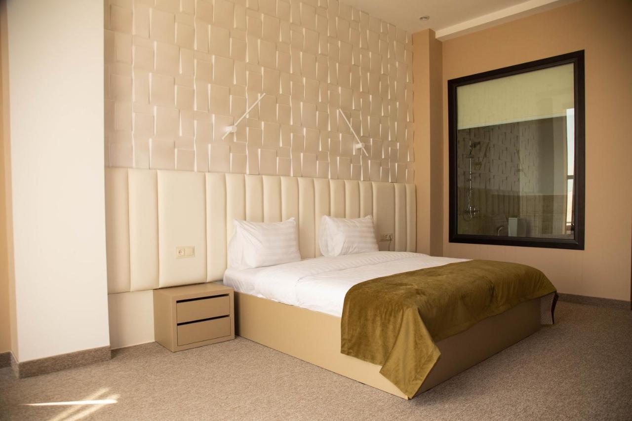 Port Plaza Evn Hotel P'arak'ar Екстериор снимка