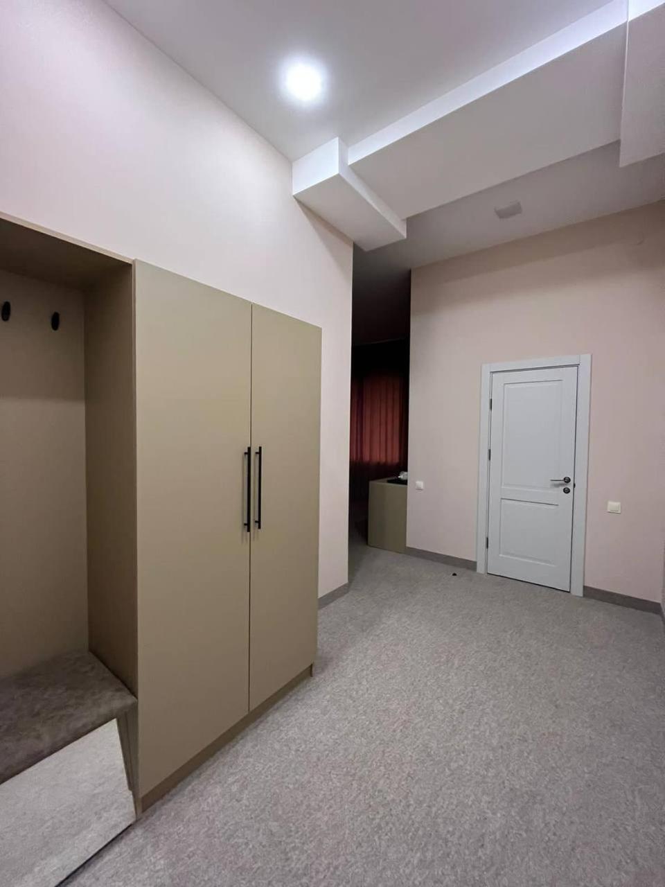 Port Plaza Evn Hotel P'arak'ar Екстериор снимка