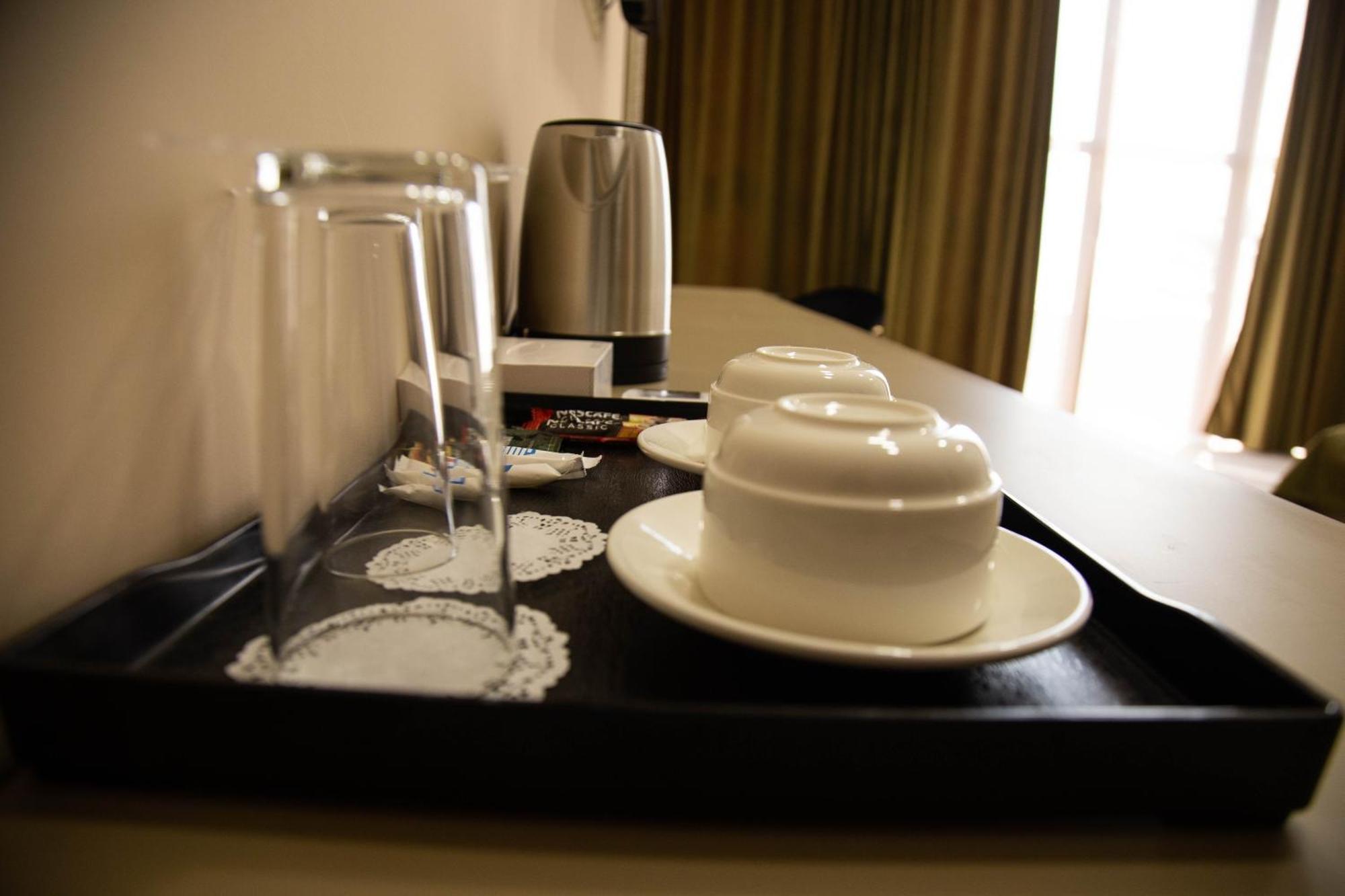 Port Plaza Evn Hotel P'arak'ar Екстериор снимка