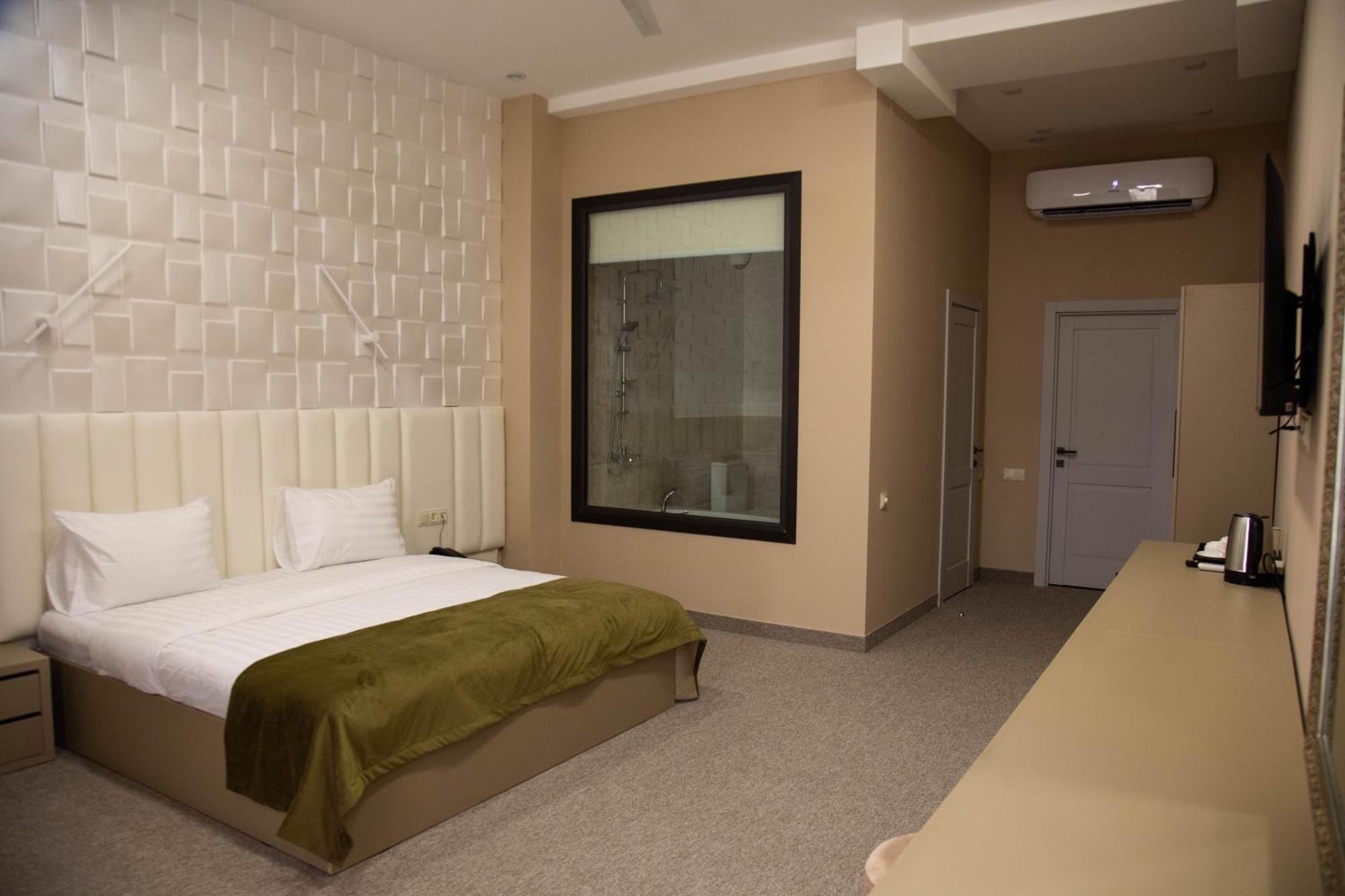 Port Plaza Evn Hotel P'arak'ar Екстериор снимка