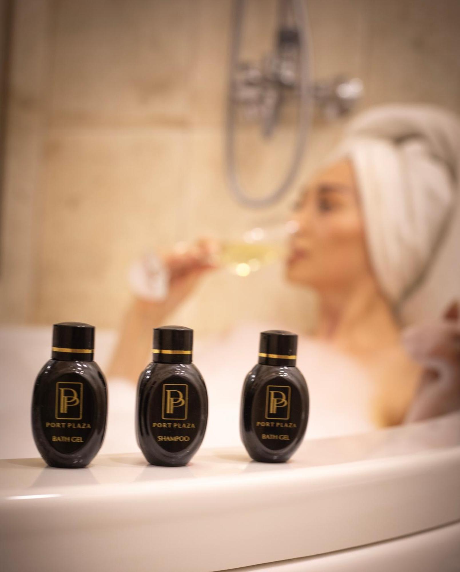 Port Plaza Evn Hotel P'arak'ar Екстериор снимка