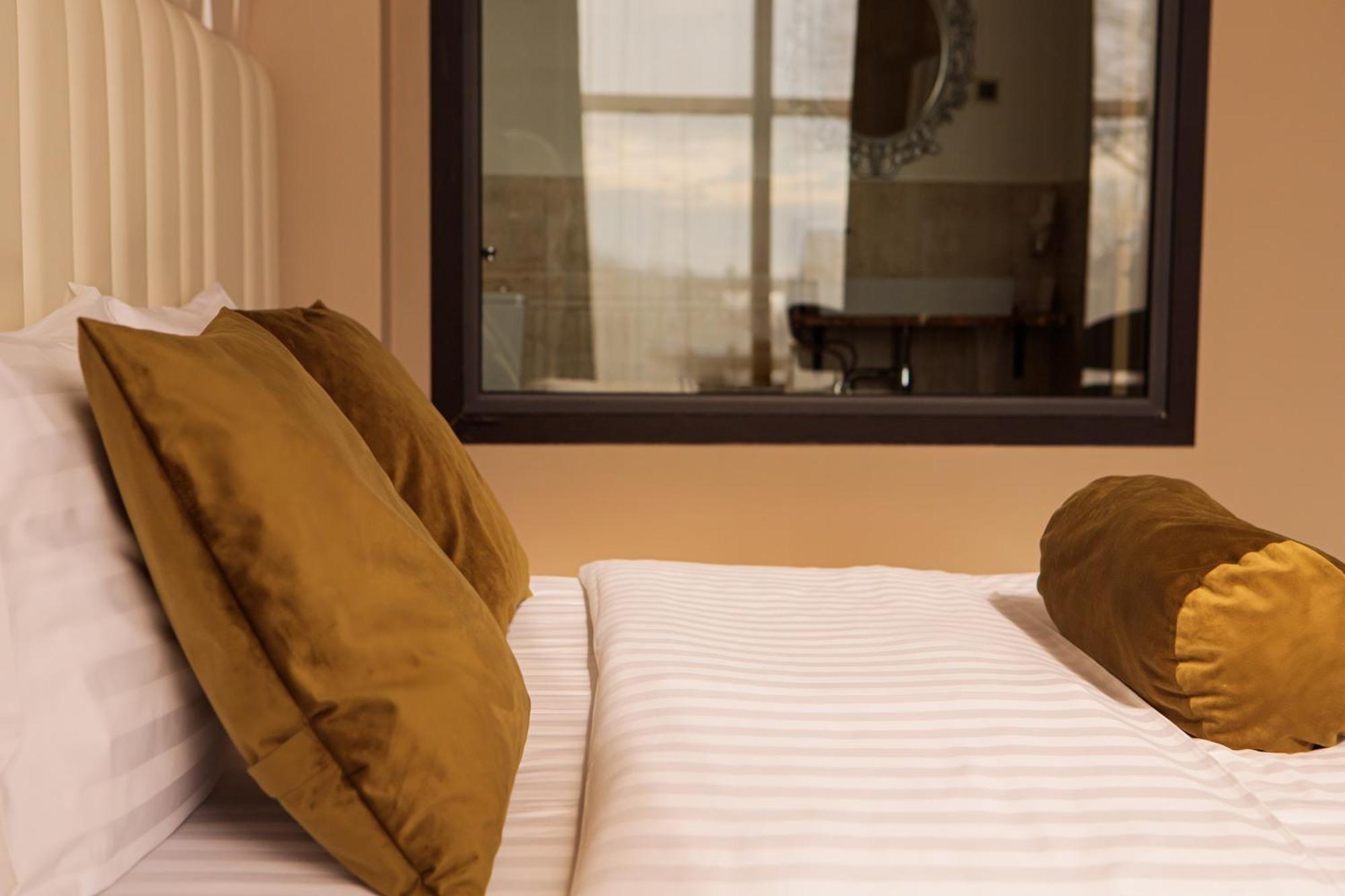 Port Plaza Evn Hotel P'arak'ar Екстериор снимка