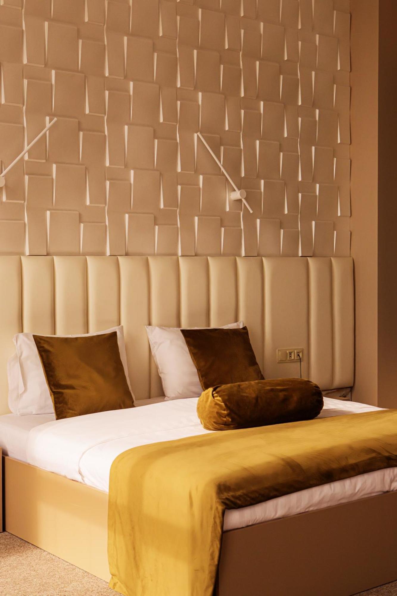 Port Plaza Evn Hotel P'arak'ar Екстериор снимка