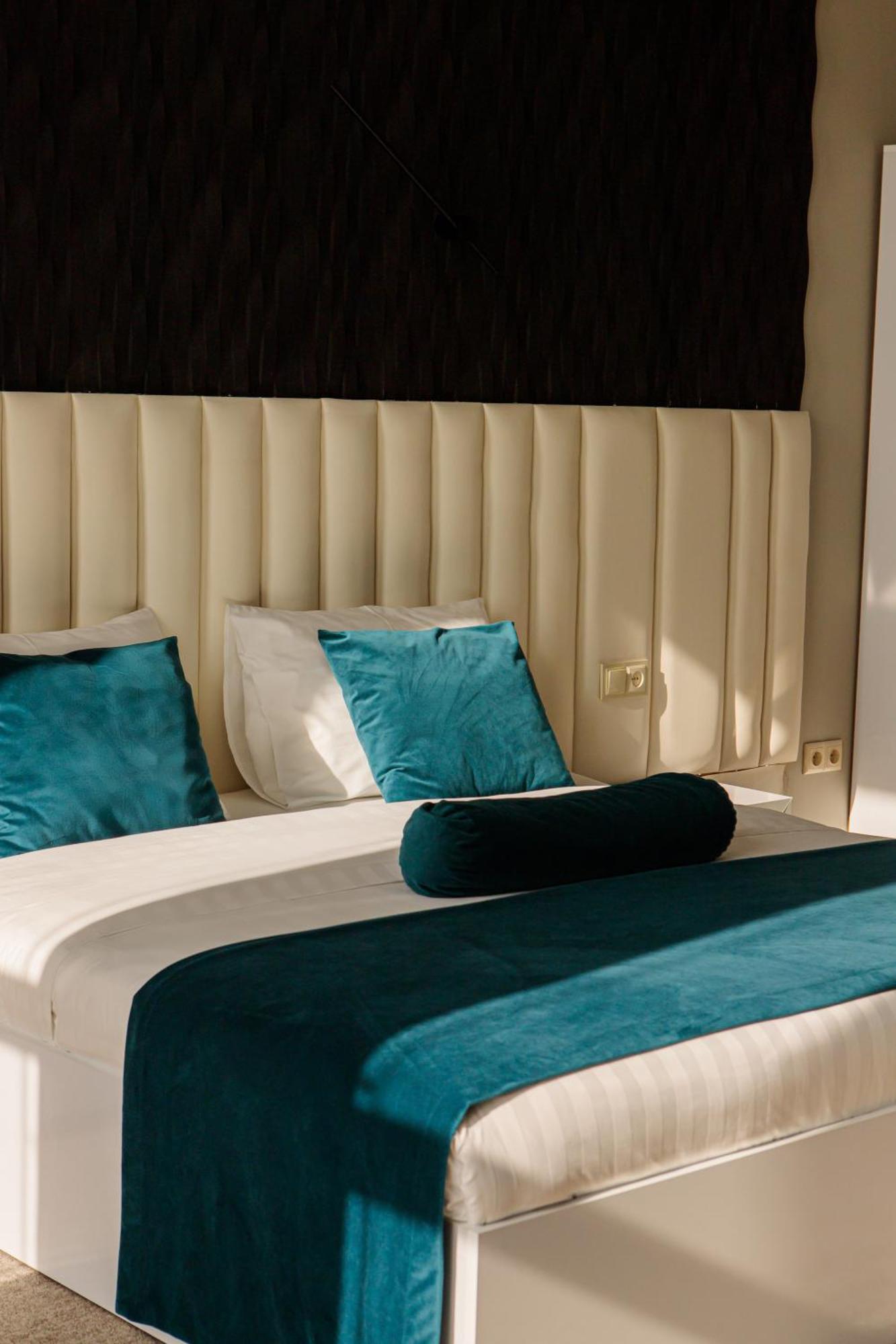 Port Plaza Evn Hotel P'arak'ar Екстериор снимка