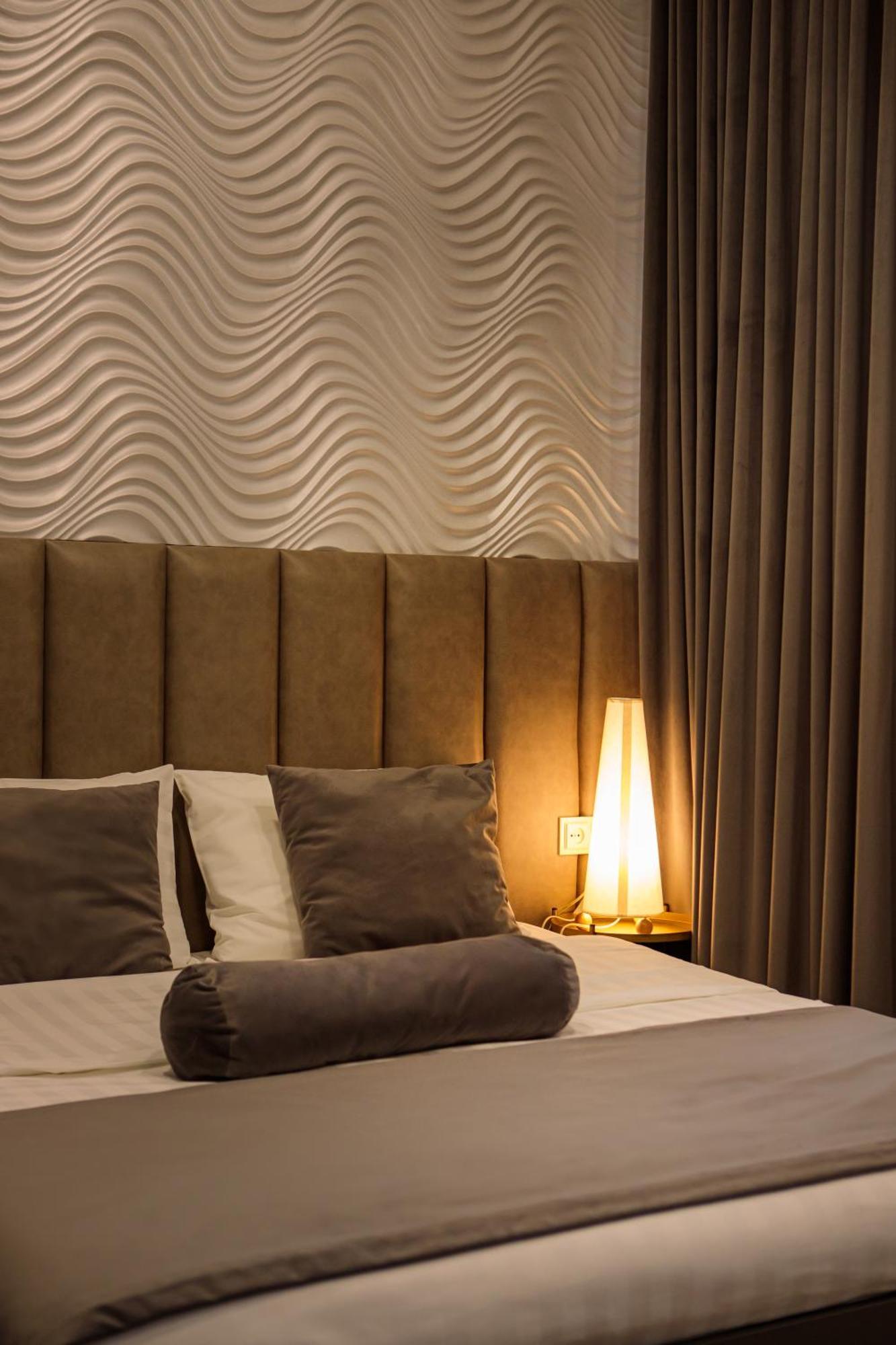 Port Plaza Evn Hotel P'arak'ar Екстериор снимка