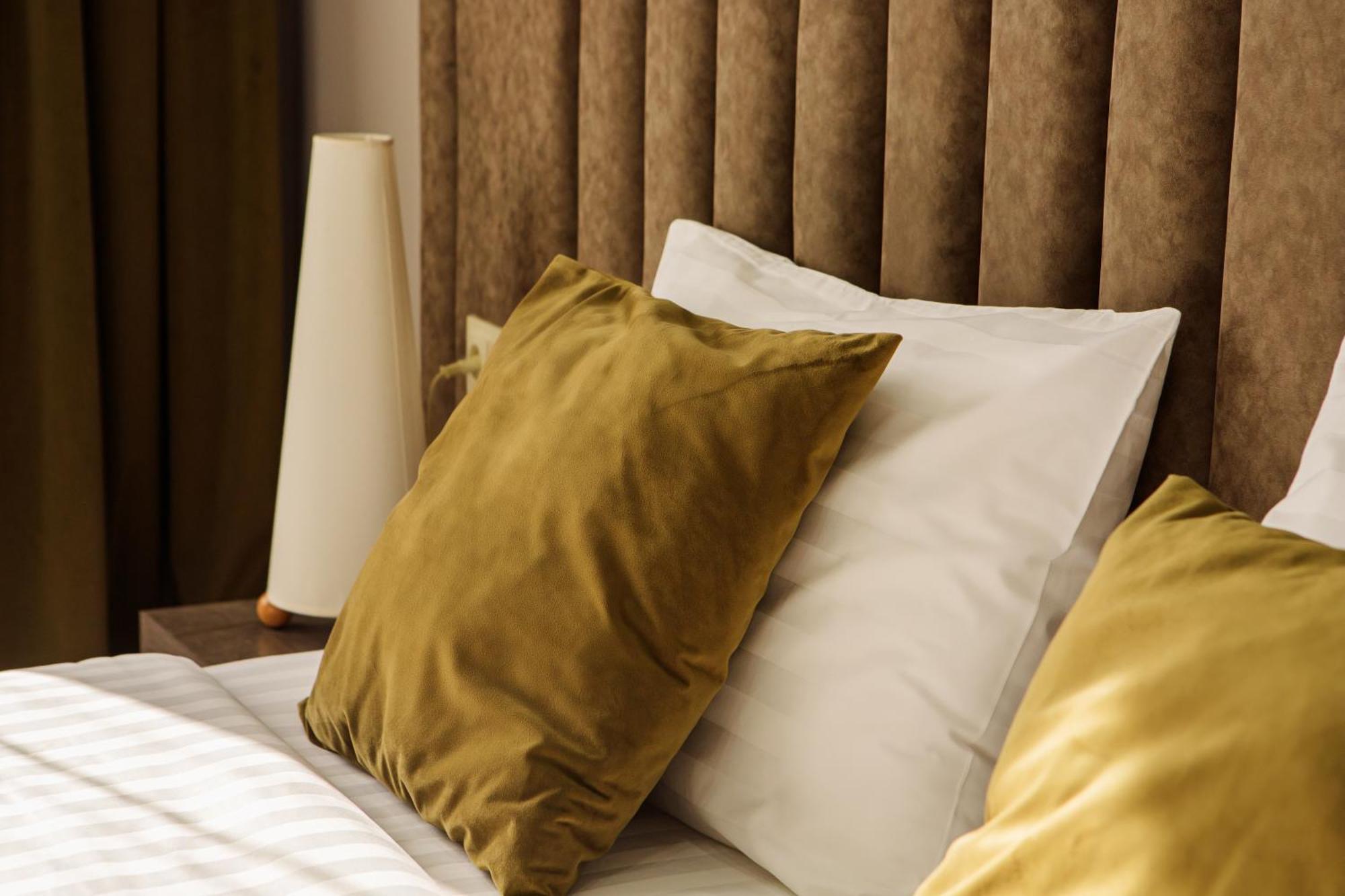 Port Plaza Evn Hotel P'arak'ar Екстериор снимка
