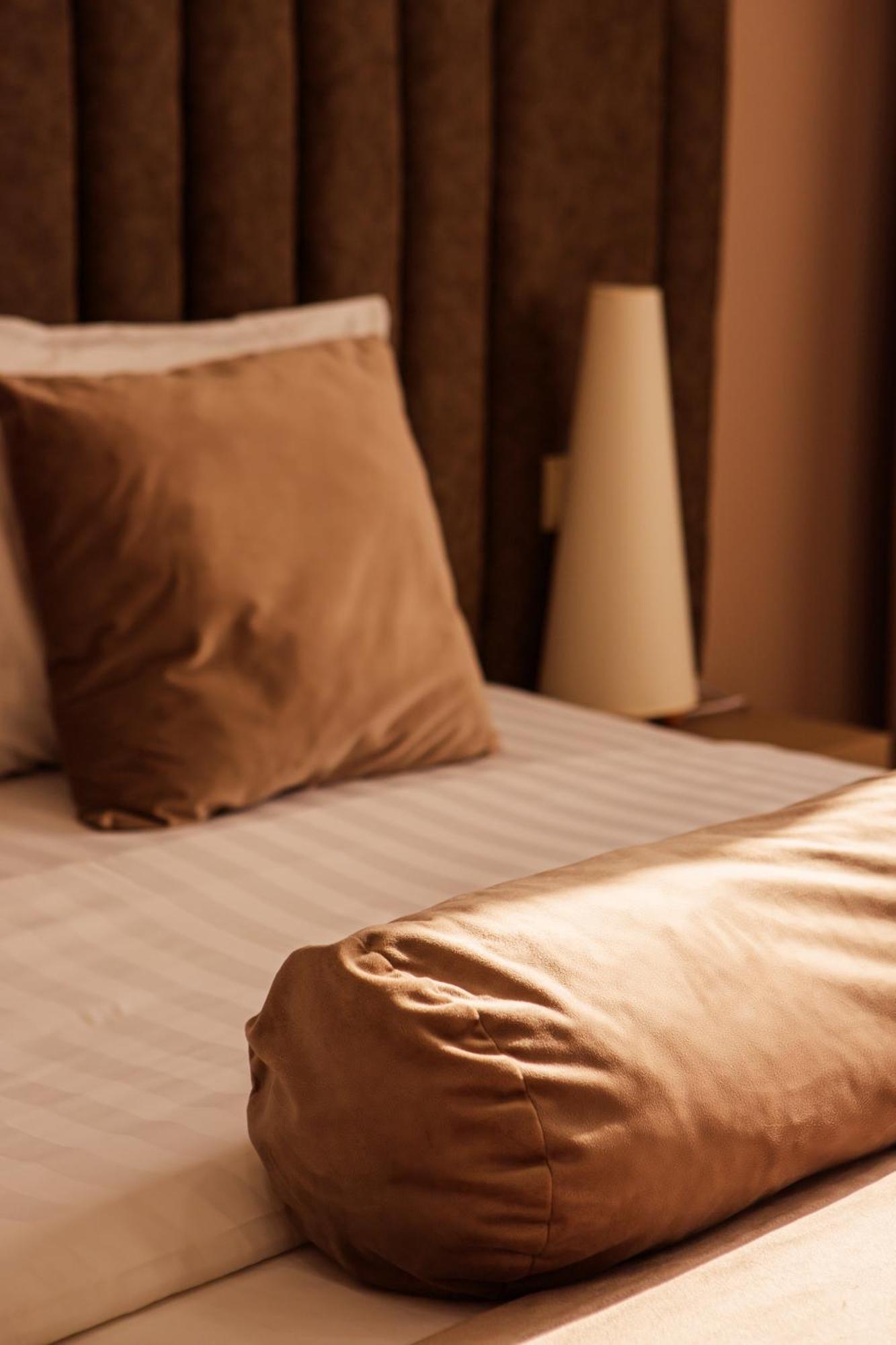 Port Plaza Evn Hotel P'arak'ar Екстериор снимка