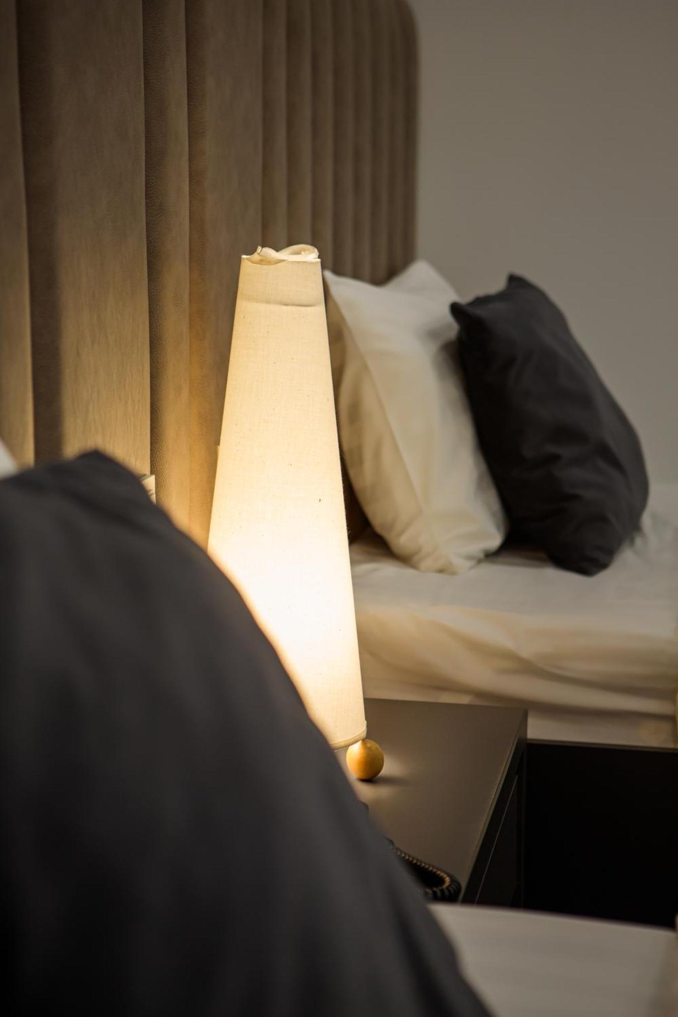 Port Plaza Evn Hotel P'arak'ar Екстериор снимка